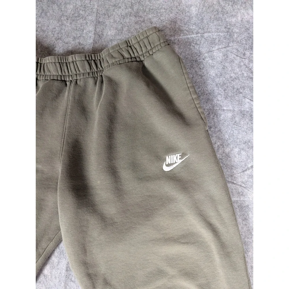 Nike sportswear club